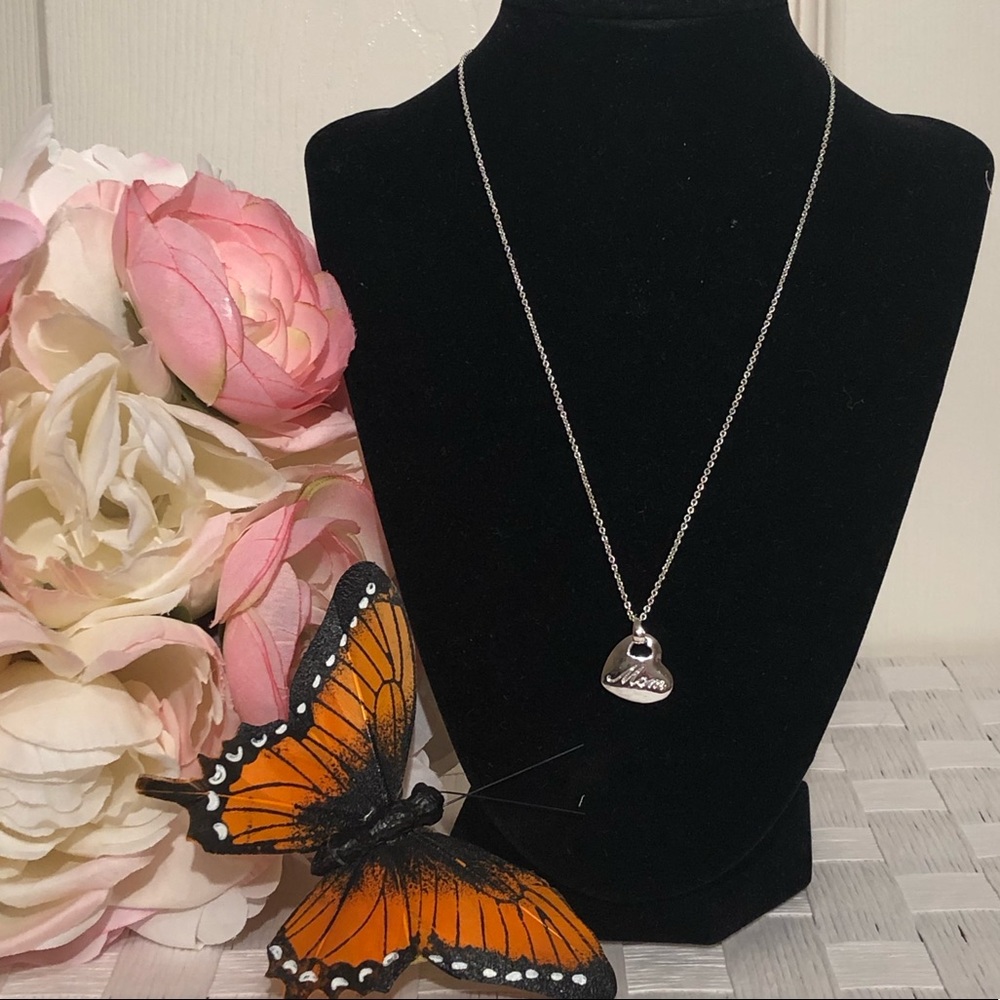 “MOM” 💼 Heart Silver Plated Pendant - Picture 3 of 10